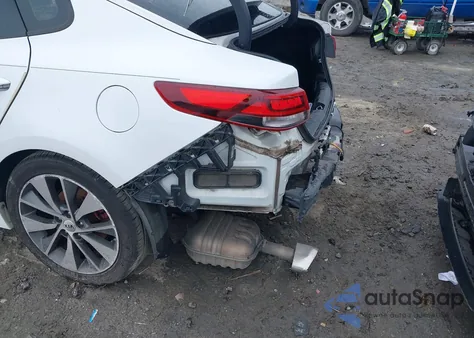 2016 Kia Optima Sx Turbo z USA, uszkodzony, nr VIN 5XXGW4L20GG062931